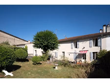 vente maison 4 pièces 120 m² à jonzac (17500)  179 655 €