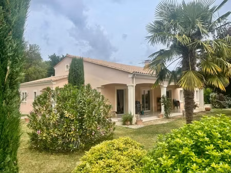 roullet saint estephe maison de plain pied 169 m² 3 chambres secteur calme