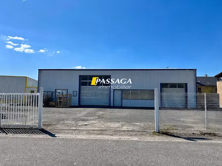 a vendre - local commercial 270 m² et appartement de type 3 - severac d'aveyron