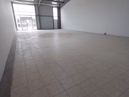 location commerce auch 32000 253m²