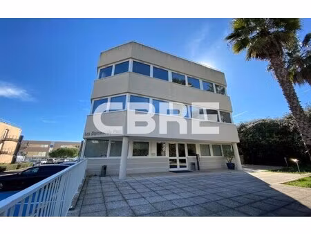 location local professionnel 420m²