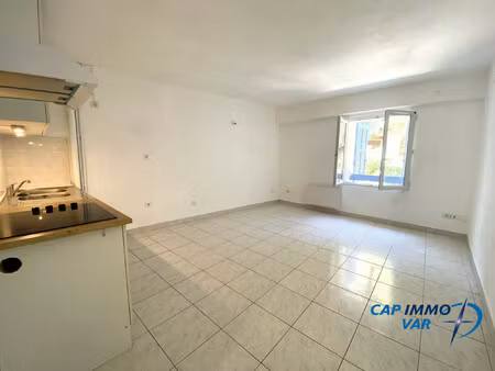 location appartement 2 pièces 34m² signes 83870