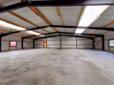 location local d’activités tremereuc 22490 400m²