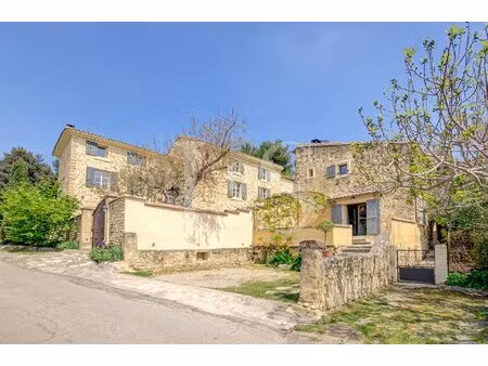 dentelles de montmirail - hameau du 19ème siècle proposant 6 gites.