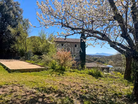 domaine d'exception au coeur de la nature avec piscine sur plus