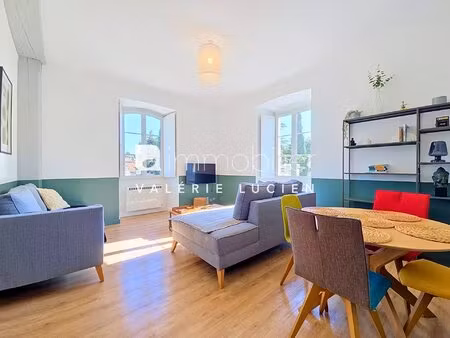 appartement rénové avec vue sur la collégiale