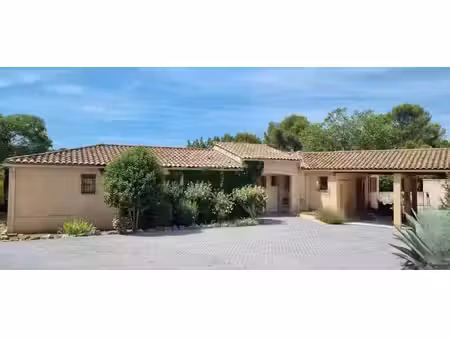 grande villa de plain pied t5 sur 1400 m² de terrain piscinable