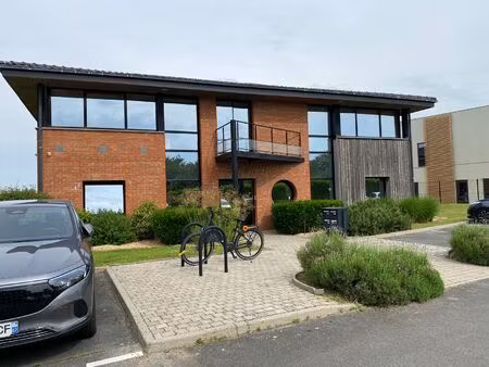 location local professionnel 310m²
