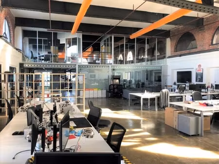 location local professionnel 773m²