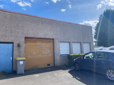 location local professionnel 172m²