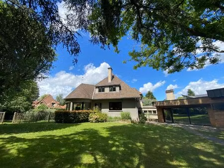 location local professionnel 106m²