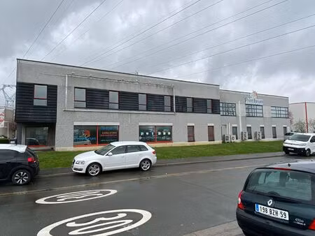 location local professionnel 367m²