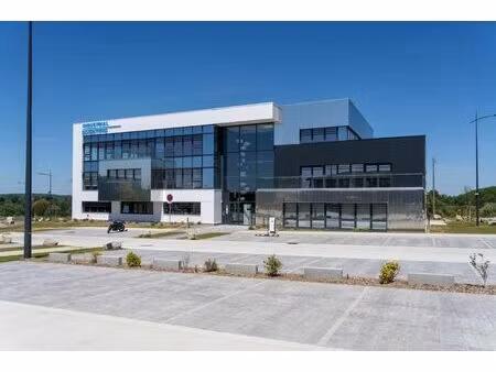 location local professionnel 125m²