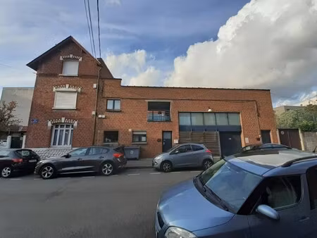 location local professionnel 390m²