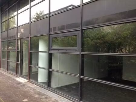 location local professionnel 175m²