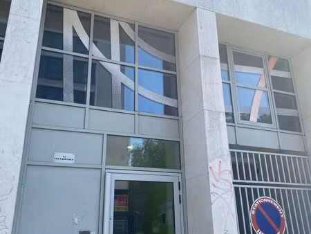 location local professionnel 190m²