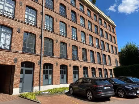 location local professionnel 366m²
