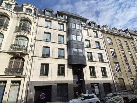 location local professionnel 481m²