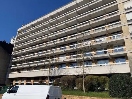 location local professionnel 23m²