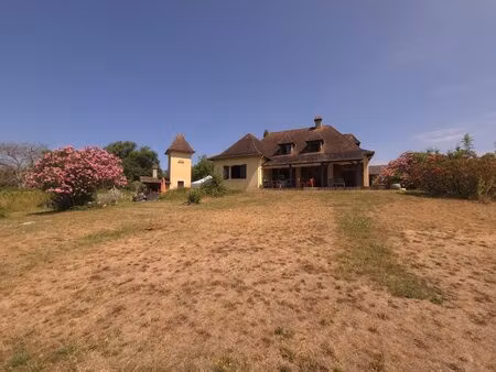 belle maison donnant sur la dordogne