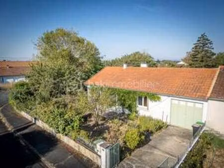 vente maison à niort (79000) : à vendre / 90m² niort