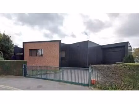 location entrepôt 1 900 m²