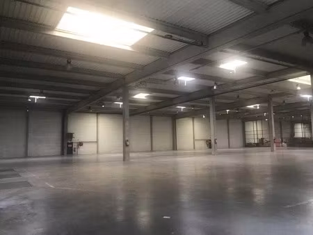 location entrepôt saint quentin en yvelines 78180 4000m²