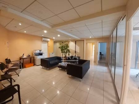 immeuble en très bon état offrant 281m² et de multiples possibilités.