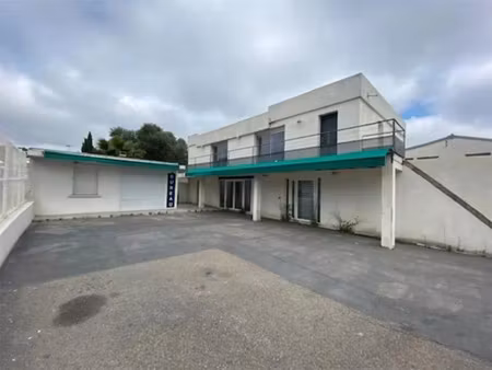 vente bureau nîmes (30900)