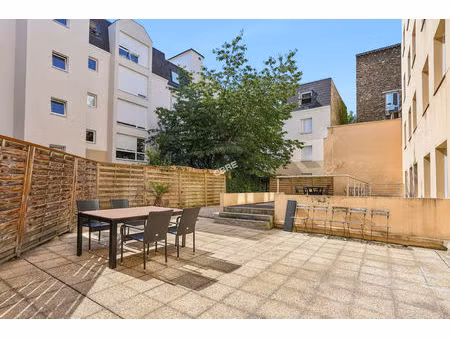location local professionnel 223m²
