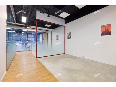 location local professionnel 839m²