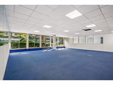 location local professionnel 1 270m²
