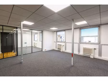 location local professionnel 258m²