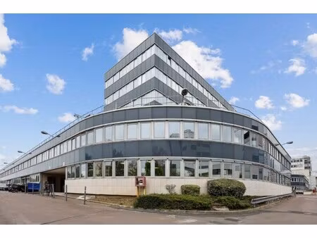 location local professionnel 527m²