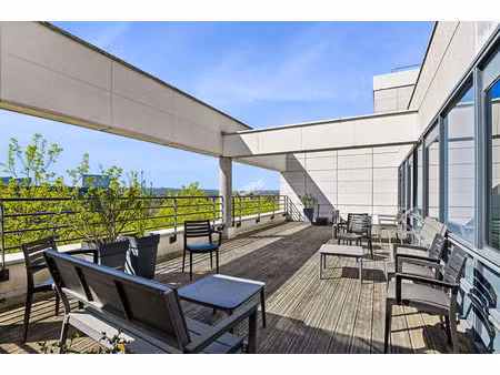 location local professionnel 445m²