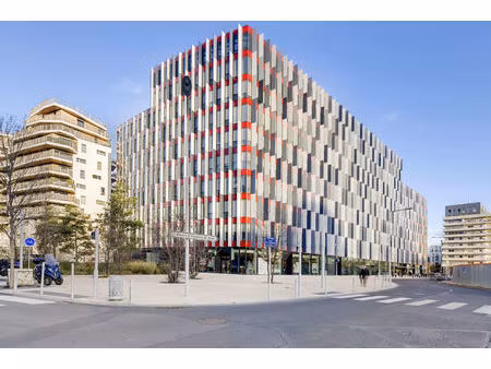 location local professionnel 10 513m²