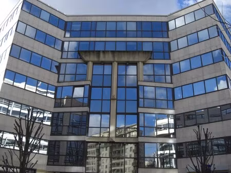 location local professionnel 3 017m²