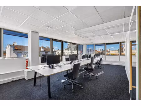 location local professionnel 152m²