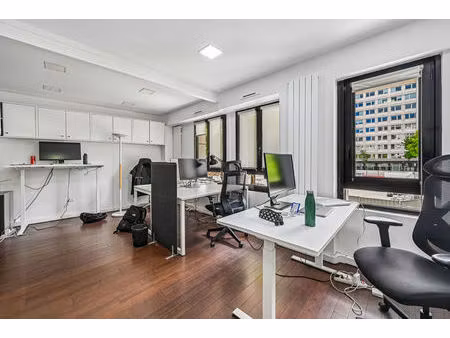 location local professionnel 110m²