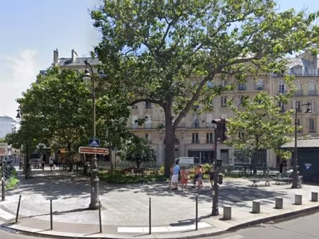 location local professionnel 1 596m²