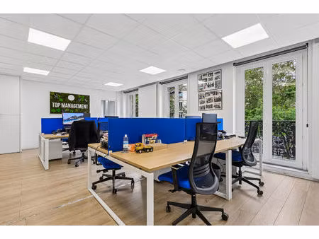 location local professionnel 105m²