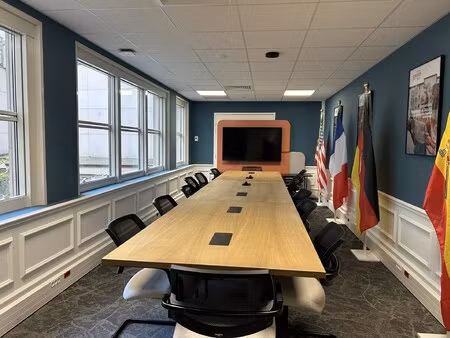 location local professionnel 630m²