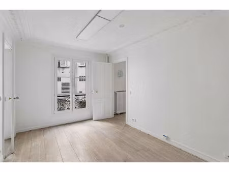 location local professionnel 49m²