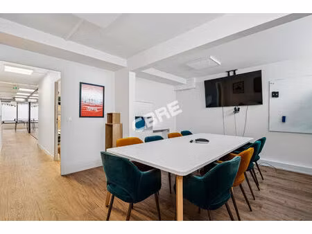location local professionnel 320m²