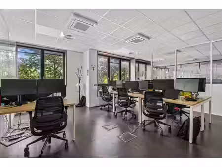 location local professionnel 336m²