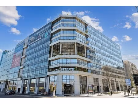 location local professionnel 371m²