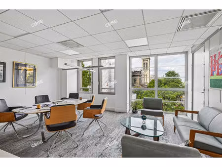 location local professionnel 814m²