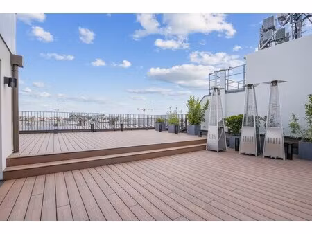 location local professionnel 220m²