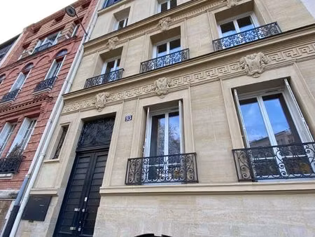 location local professionnel 424m²