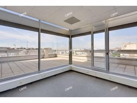 location local professionnel 150m²